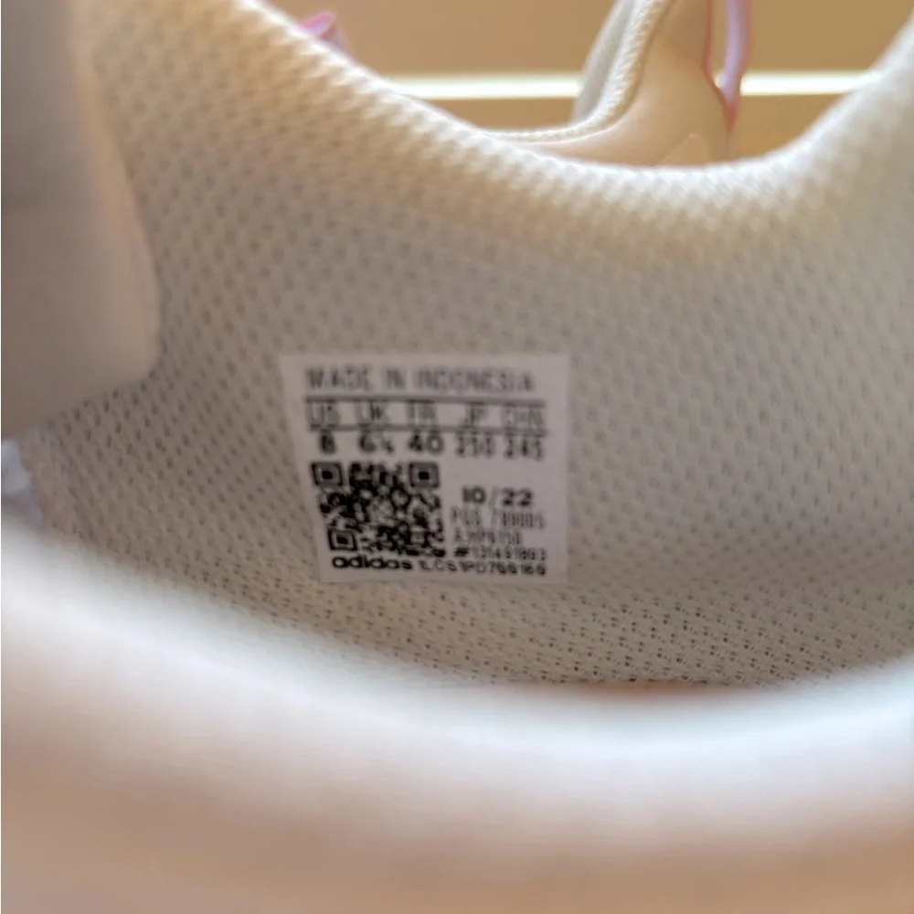 Adidas women size 8 AlphaBounce+ Running shoe. - Picture 2 of 6